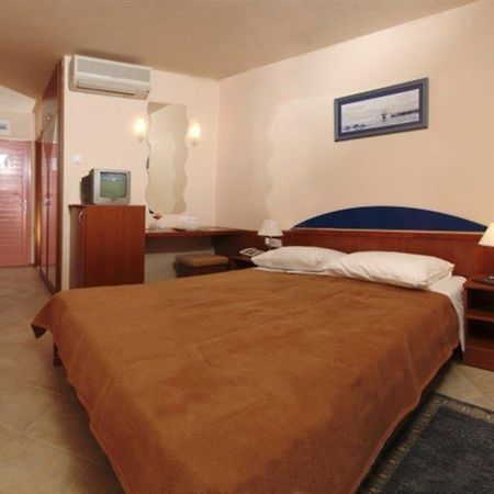Brzet Hotel Omiš Exterior foto